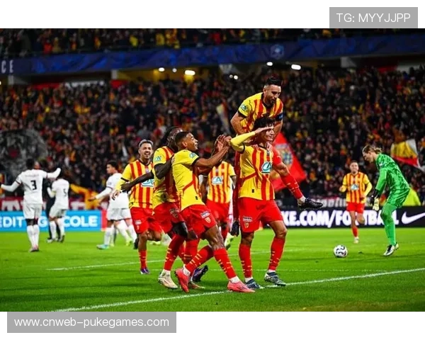 朗斯主场迎战摩纳哥,定位球战术成破局关键